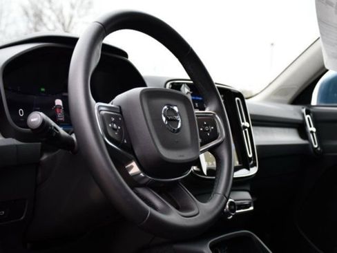 Certified 2025 Volvo XC40 B5 Core image 11