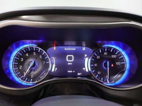 Used 2023 Chrysler Pacifica Touring-L FWD image 36