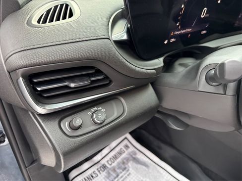 Used 2024 Buick Envista Preferred image 34