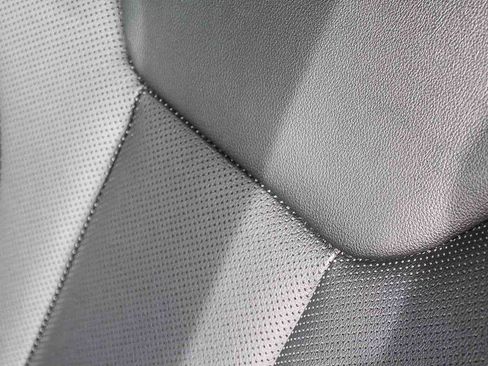 Used 2025 BMW 330i Sedan w/ Premium Package image 24