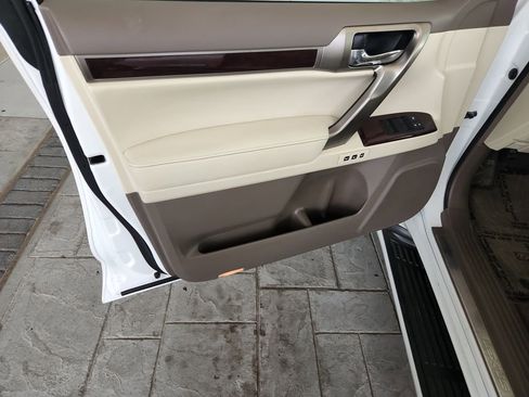 Used 2014 Lexus GX 460 w/ Premium Package image 30