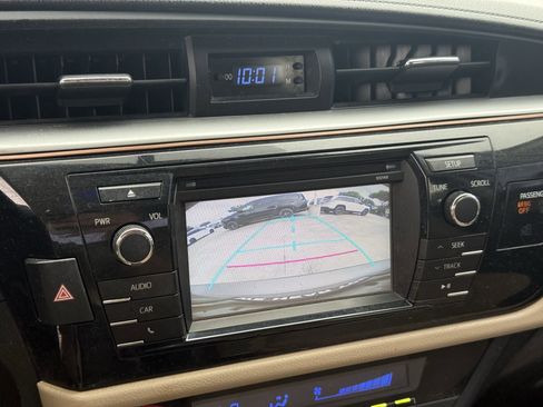 Used 2015 Toyota Corolla LE FWD image 21