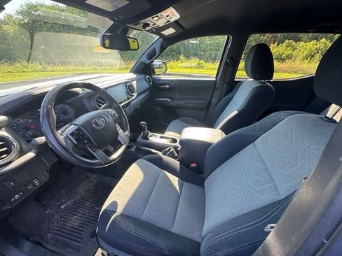 Used 2021 Toyota Tacoma TRD Off-Road w/ Technology Package AWD/4WD image 14