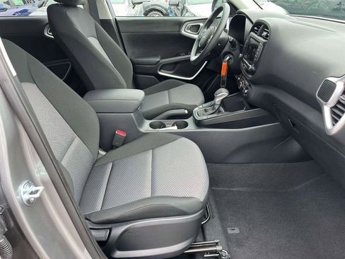 Used 2025 Kia Soul LX w/ LX Technology Package FWD image 12