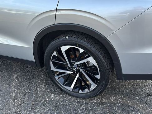 Used 2024 Mitsubishi Outlander SE image 9