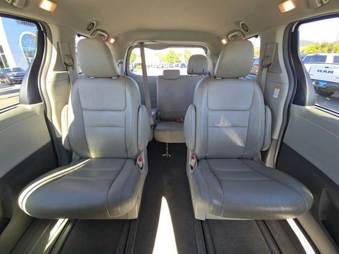 Used 2019 Toyota Sienna XLE w/ XLE Navigation Package AWD/4WD image 18