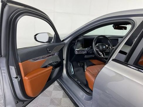 Certified 2023 BMW 760i xDrive AWD/4WD image 28