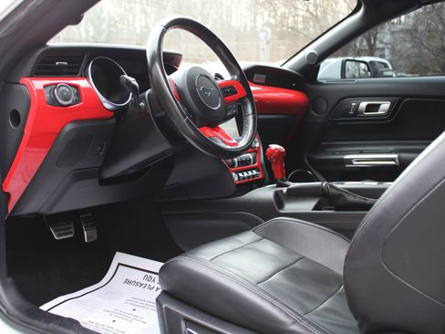 Used 2019 Ford Mustang Premium image 21