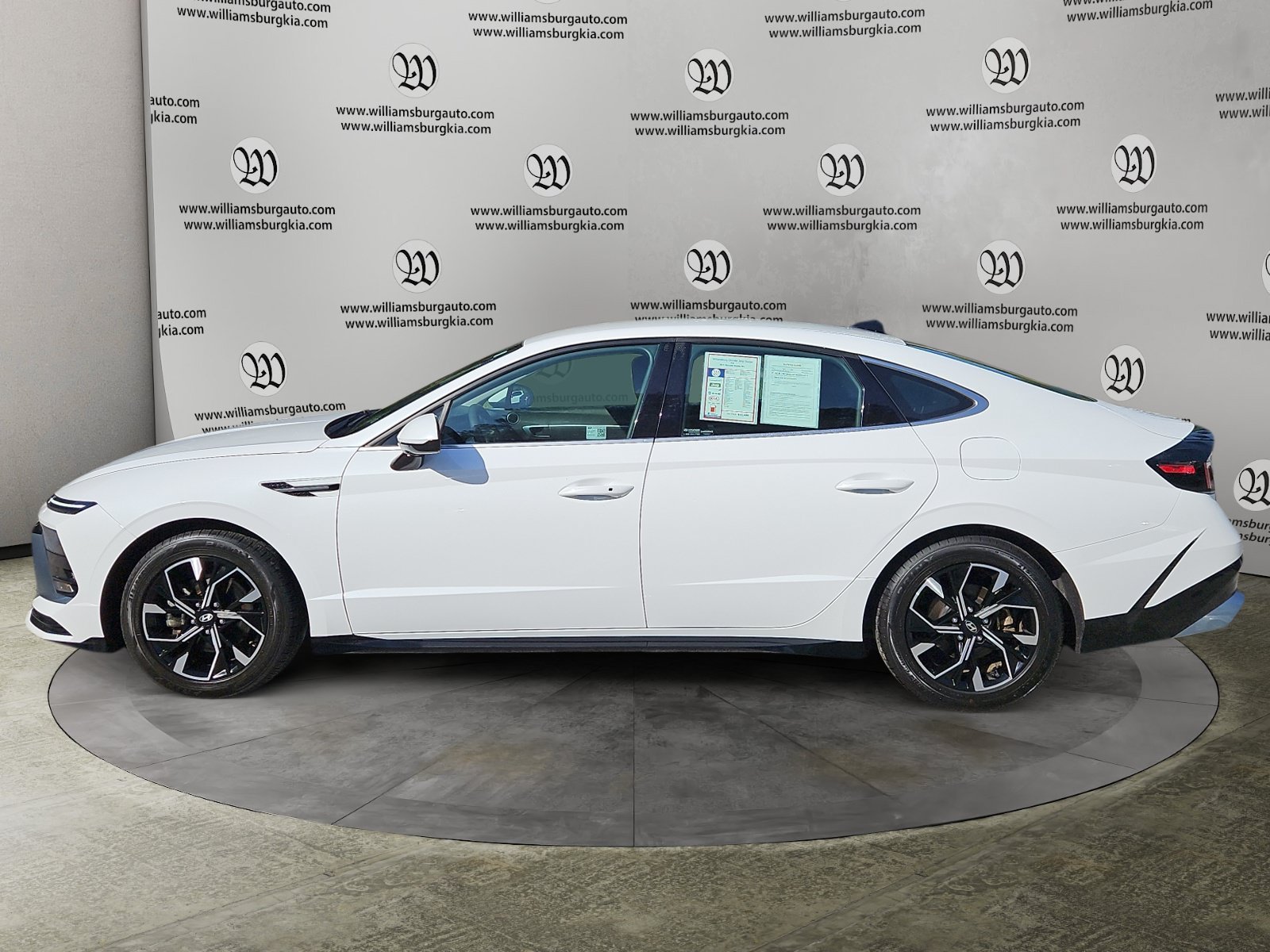 Used 2024 Hyundai Sonata SEL FWD image 2