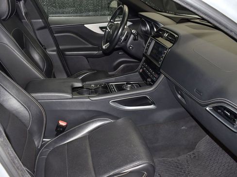 Used 2017 Jaguar F-PACE S image 23