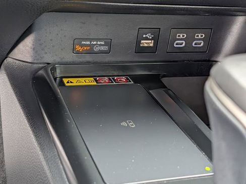 Used 2025 Toyota Camry SE image 17