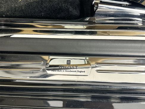 Used 2014 Rolls-Royce Ghost image 32