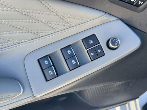 Used 2019 Toyota Avalon Limited image 21