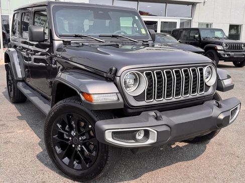 Used 2025 Jeep Wrangler Unlimited Sahara AWD/4WD image 1