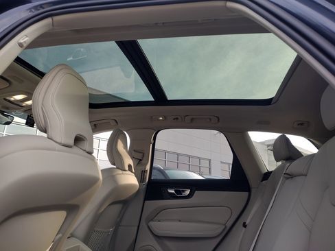 Certified 2025 Volvo XC60 T8 Plus w/ Protection Package Premier image 22