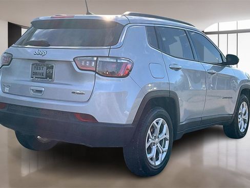 Used 2024 Jeep Compass Latitude w/ Convenience Group image 2