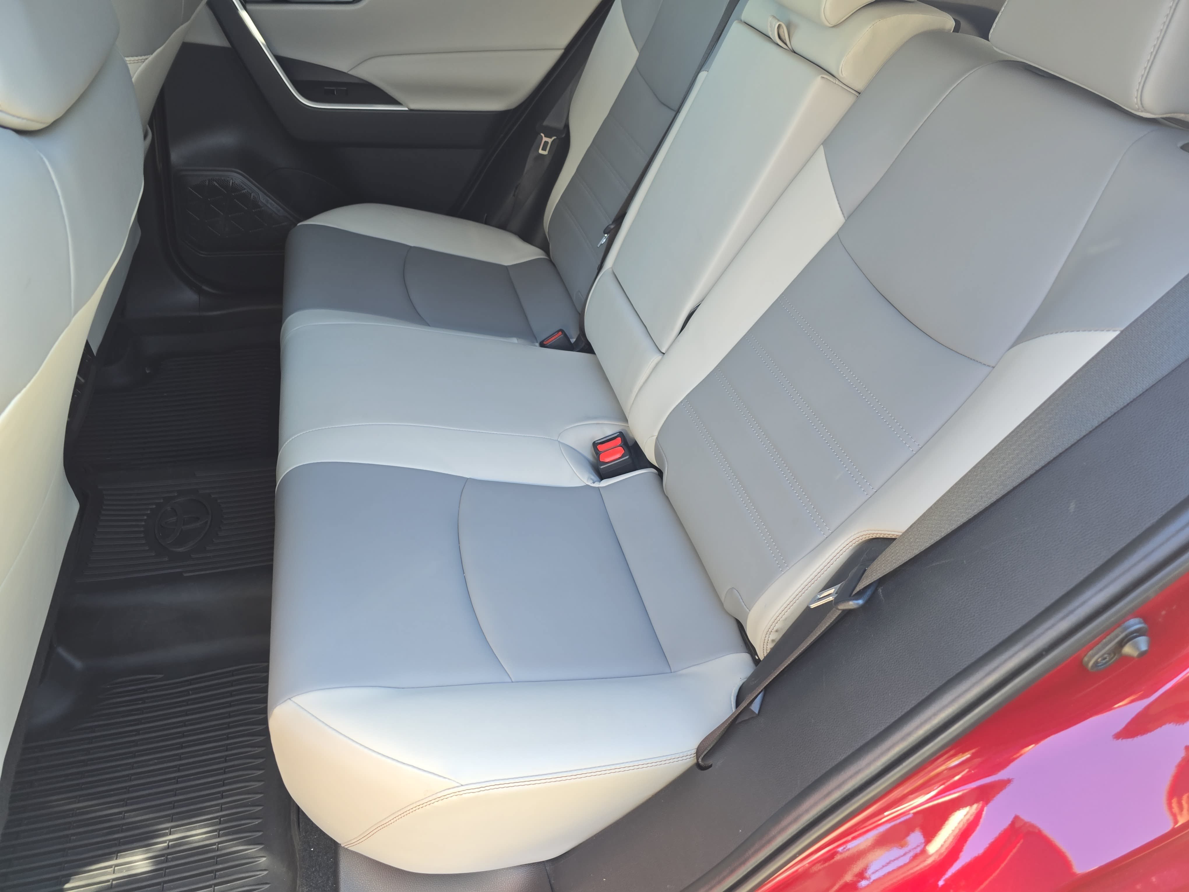 Used 2023 Toyota RAV4 XLE Premium FWD image 14