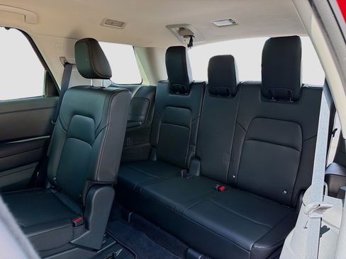 Used 2024 Nissan Pathfinder SL FWD image 7