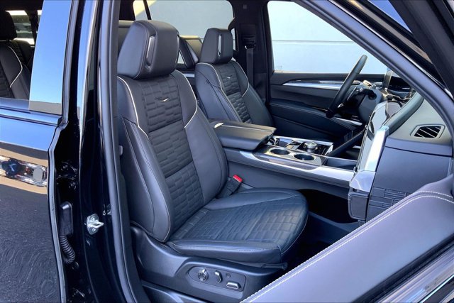 Used 2025 Cadillac Escalade ESV V w/ LPO, ONYX Package AWD/4WD image 6