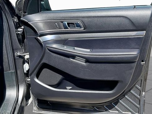 Used 2018 Ford Explorer XLT w/ Equipment Group 202A FWD image 24