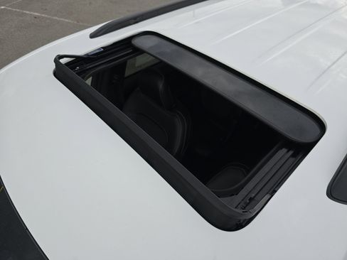 New 2025 Jeep Grand Cherokee L Altitude image 4