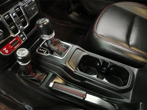 Certified 2022 Jeep Wrangler Unlimited Rubicon w/ Cold Weather Group image 16