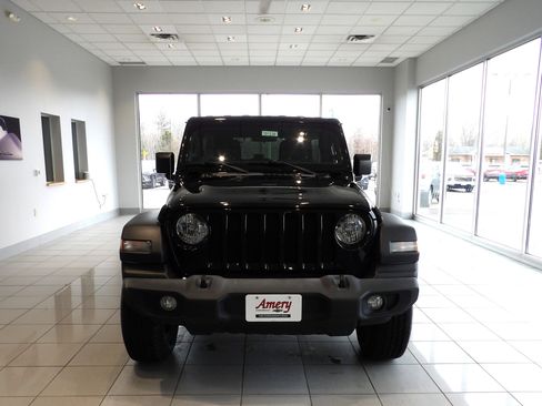 Used 2018 Jeep Wrangler Unlimited Sport S image 2