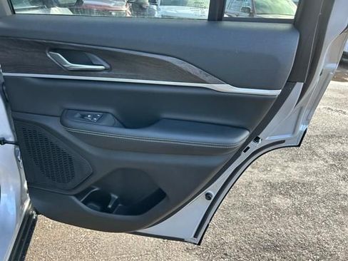 New 2026 Jeep Grand Cherokee Altitude AWD/4WD image 27