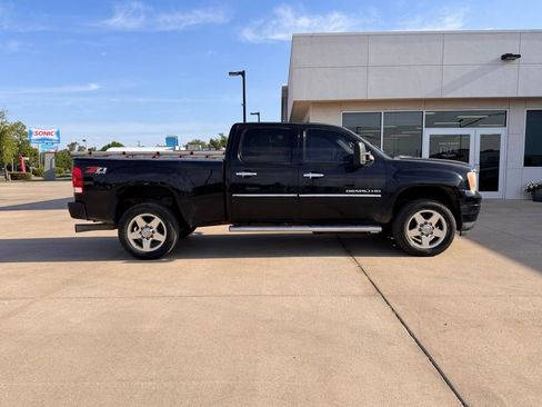 Used 2014 GMC Sierra 2500 Denali w/ Suspension Package, Off-Road AWD/4WD image 2