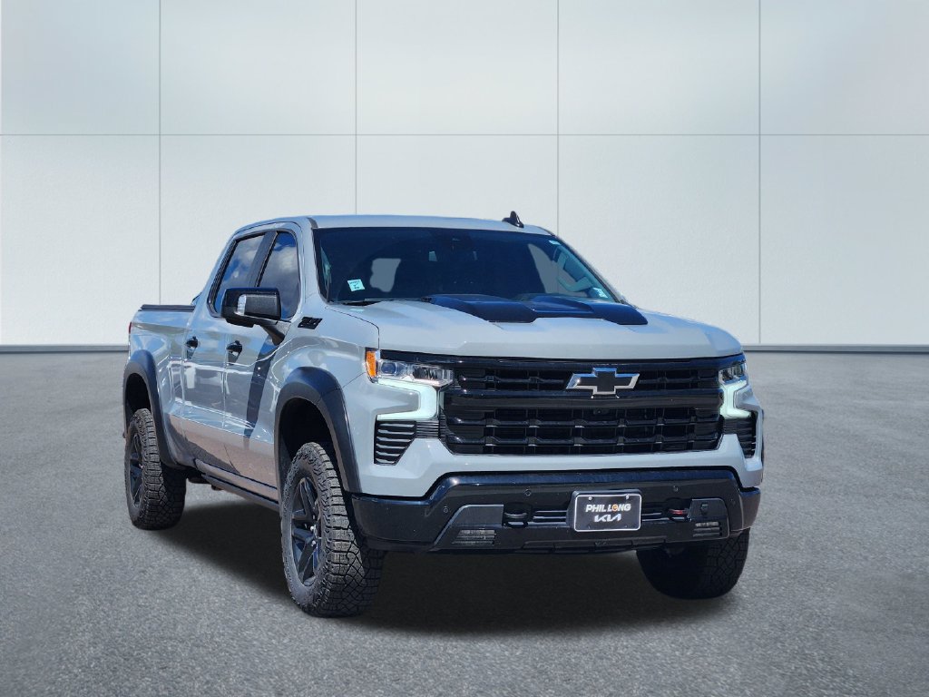Used 2024 Chevrolet Silverado 1500 LT Trail Boss w/ Convenience Package II AWD/4WD image 3