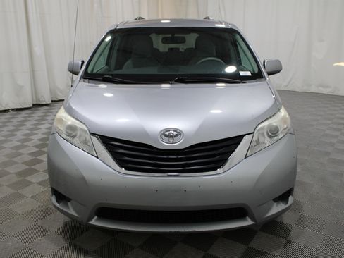 Used 2011 Toyota Sienna LE image 8