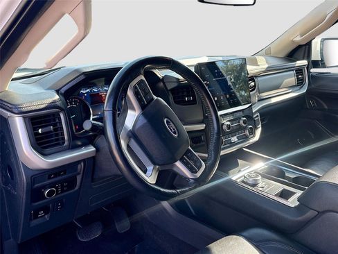 Used 2023 Ford Expedition Max XLT image 9