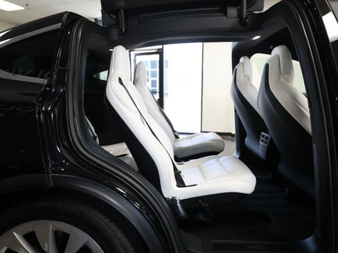 Used 2018 Tesla Model X P100D image 37