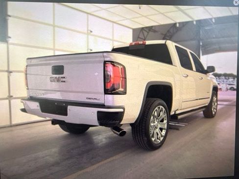 Used 2018 GMC Sierra 1500 Denali w/ Denali Ultimate Package AWD/4WD image 3