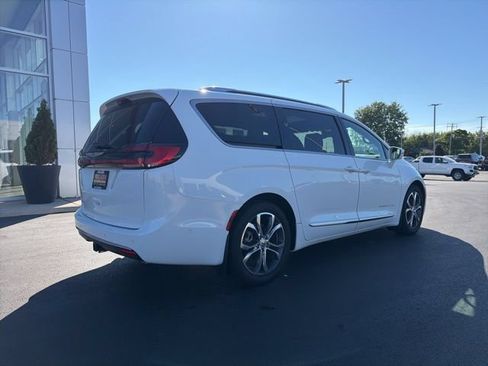 Used 2022 Chrysler Pacifica Pinnacle FWD image 7