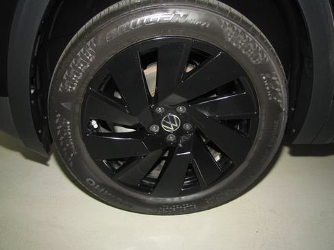 Used 2024 Volkswagen Atlas SE FWD image 27