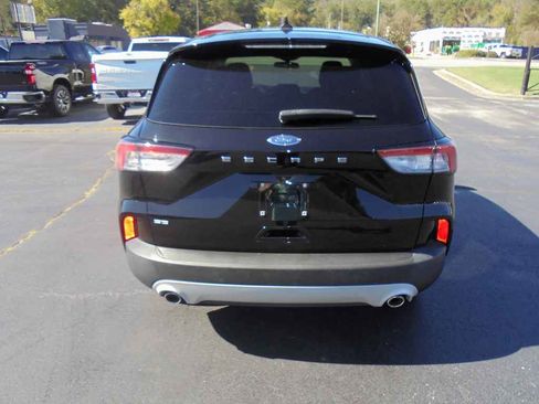 Used 2021 Ford Escape SE image 4