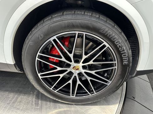 Certified 2024 Porsche Cayenne S image 12