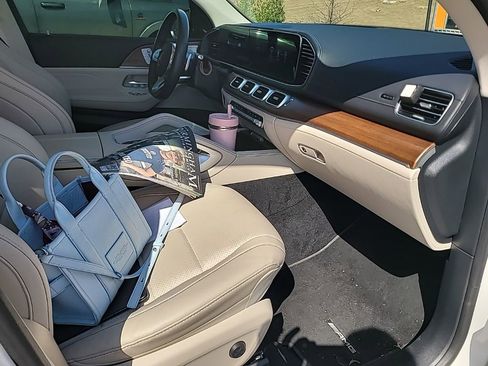 Used 2023 Mercedes-Benz GLS 450 4MATIC image 12