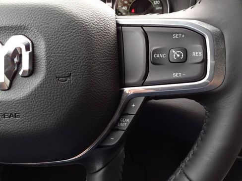 Used 2023 RAM 1500 Laramie AWD/4WD image 18