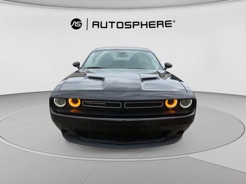 Used 2019 Dodge Challenger SXT RWD image 2