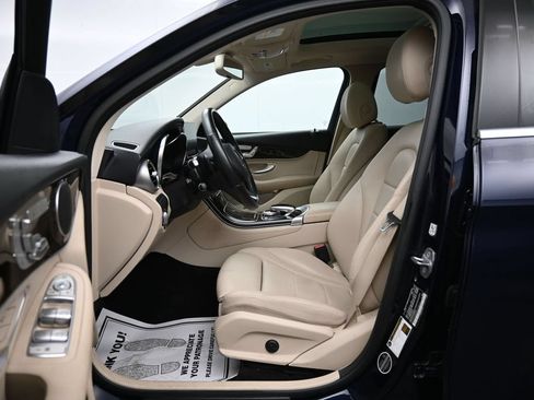 Used 2019 Mercedes-Benz GLC 300 4MATIC image 23