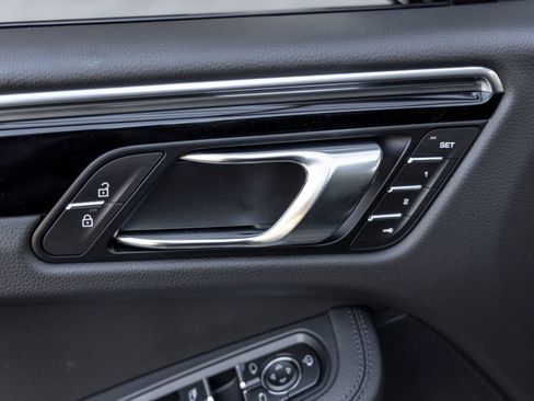 Certified 2026 Porsche Macan AWD/4WD image 22