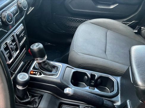 Used 2018 Jeep Wrangler Unlimited Sport S image 18