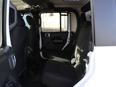 Used 2020 Jeep Gladiator Sport AWD/4WD image 17