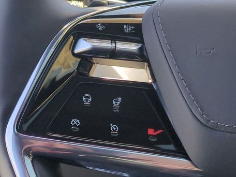 Certified 2026 Cadillac Vistiq Premium Luxury AWD/4WD image 27