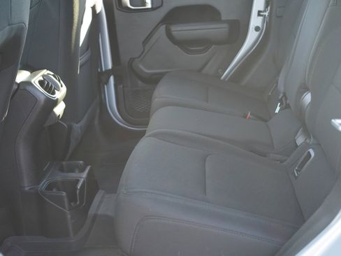 Used 2022 Jeep Gladiator Willys image 20