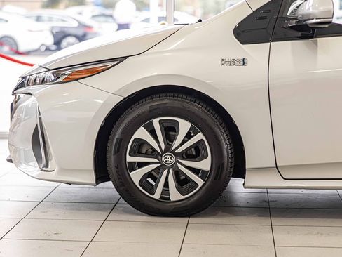 Used 2018 Toyota Prius Prime Premium image 9