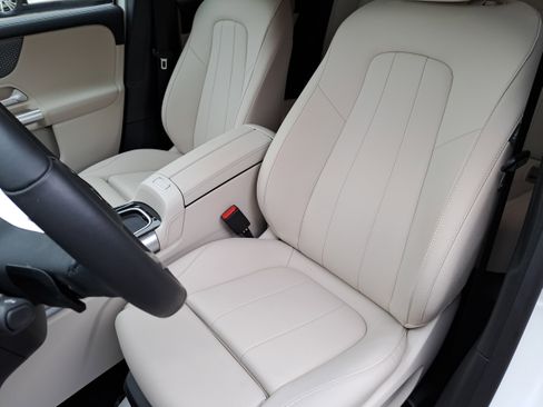 Certified 2025 Mercedes-Benz GLA 250 4MATIC image 17