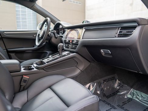 Certified 2026 Porsche Macan AWD/4WD image 24
